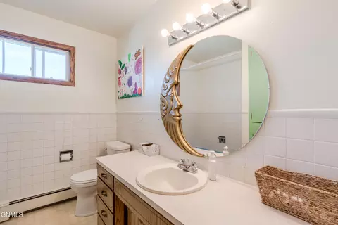 Bath - 802 Custer Dr, Mandan, ND 58554 photo 1 of 7