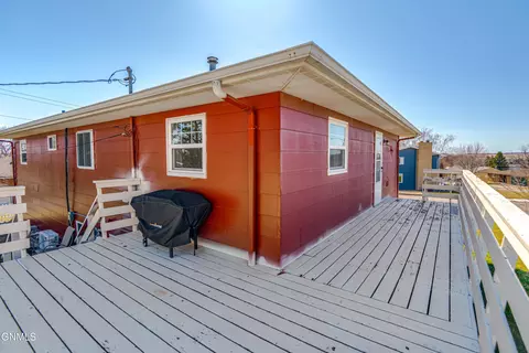 Exterior - 802 Custer Dr, Mandan, ND 58554 photo 7 of 12