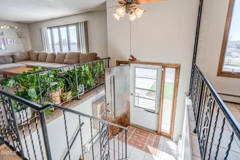 Entry Way - 802 Custer Dr, Mandan, ND 58554 photo 1 of 3