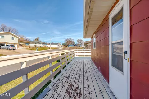 Exterior - 802 Custer Dr, Mandan, ND 58554 photo 6 of 12
