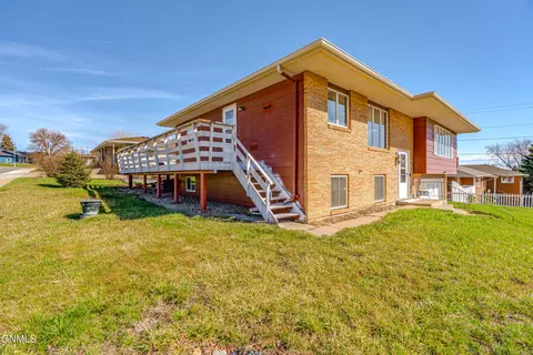 Exterior - 802 Custer Dr, Mandan, ND 58554 photo 5 of 12