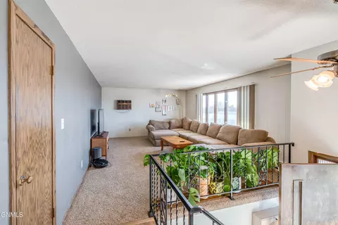 Living - 802 Custer Dr, Mandan, ND 58554 photo 1 of 5