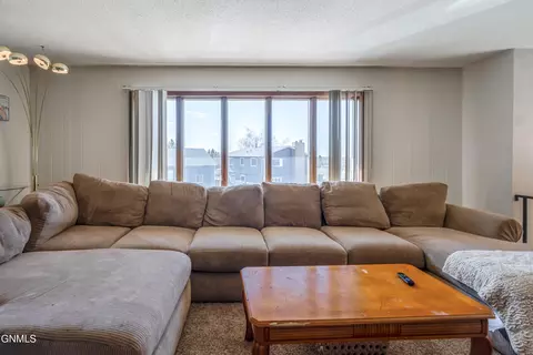 Living - 802 Custer Dr, Mandan, ND 58554 photo 4 of 5
