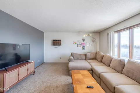 Living - 802 Custer Dr, Mandan, ND 58554 photo 3 of 5