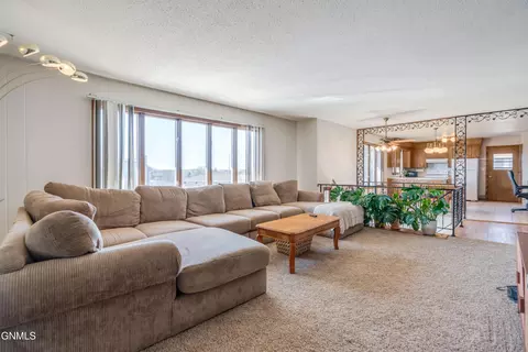Living - 802 Custer Dr, Mandan, ND 58554 photo 5 of 5