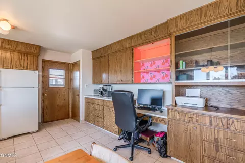 Kitchen - 802 Custer Dr, Mandan, ND 58554 photo 4 of 9