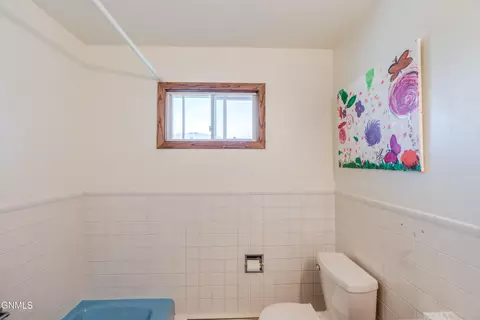 Bath - 802 Custer Dr, Mandan, ND 58554 photo 2 of 7