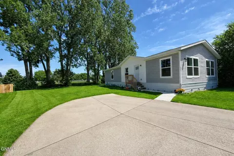 322 Bedford Blvd, Bismarck, ND 58504
