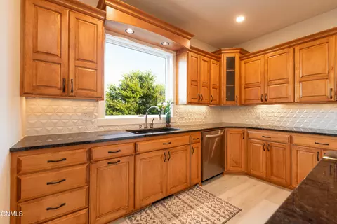 Kitchen - 1217 Eagle Crest Loop, Bismarck, ND 58503 photo 2 of 7