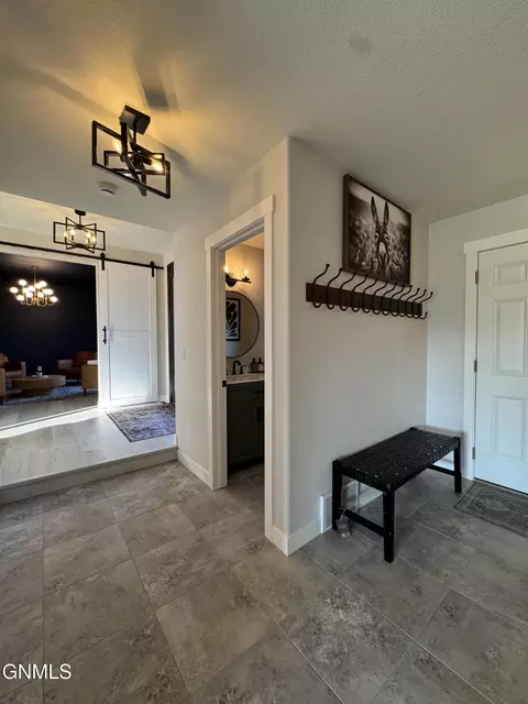 Entry Way - 1217 Eagle Crest Loop, Bismarck, ND 58503 photo 3 of 4