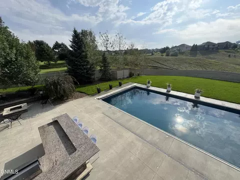 1217 Eagle Crest Loop, Bismarck, ND 58503