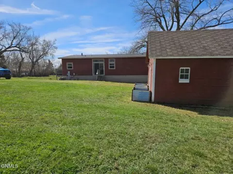 215 2nd W, Taylor, ND 58656 photo 39
