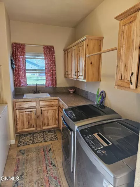 215 2nd W, Taylor, ND 58656 photo 7