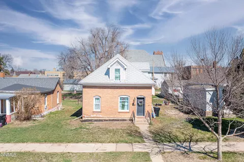 106 5th St W, Williston, ND 58801