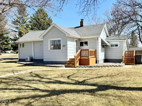 407 Roosevelt Ave NE, Bowbells, ND 58721