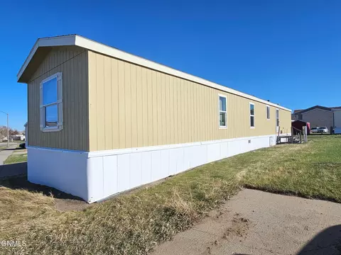 2215 33rd Ter, Williston, ND 58801