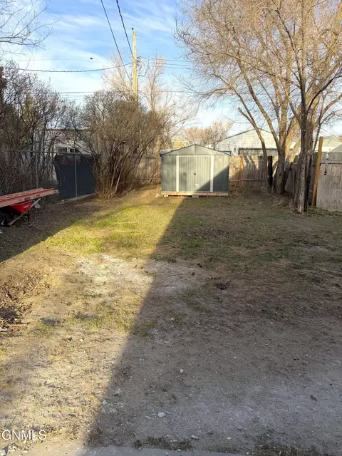Exterior - 505 5th Ave W, Williston, ND 58801 photo 4 of 4