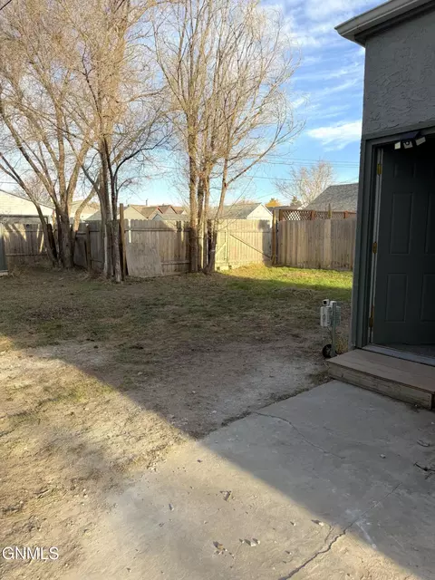 Exterior - 505 5th Ave W, Williston, ND 58801 photo 3 of 5