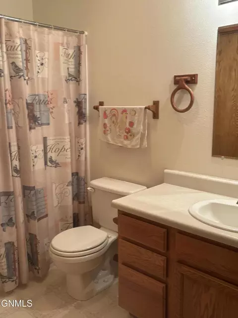 Bath - 1801 15th Ave W, Williston, ND 58801 photo 1 of 3