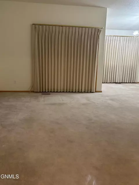 Living - 1801 15th Ave W, Williston, ND 58801 photo 2 of 4