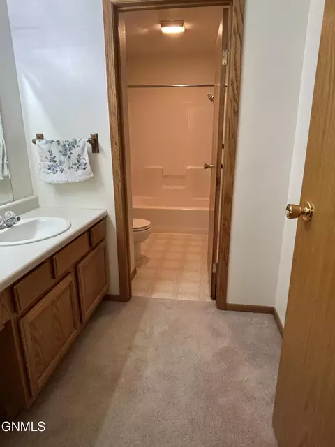 Bath - 1801 15th Ave W, Williston, ND 58801 photo 3 of 3