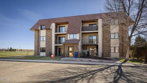 2715 Gateway Ave, Bismarck, ND 58503