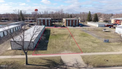 1016 13th St NE, Jamestown, ND 58401