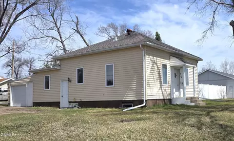 834 2nd St NW, Valley City, ND 58072