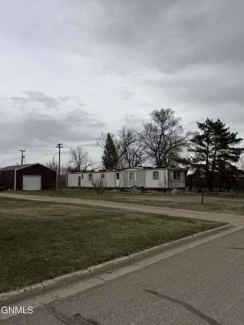 416 3rd Ave W, Ray, ND 58849