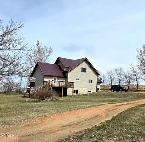 21 Sunrise Estates Rd, Watford City, ND 58854