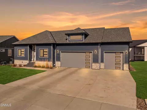 1924 Granite Rd, Watford City, ND 58854