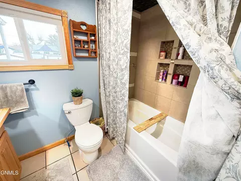 Bath - 309 3rd Ave, Glenburn, ND 58740 photo 2 of 4