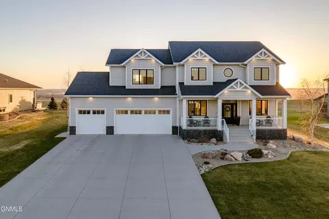3312 Promontory Dr, Bismarck, ND 58503
