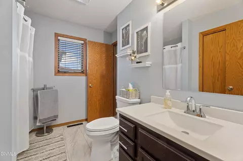 Bath - 3130 Devon Dr, Bismarck, ND 58504 photo 1 of 3