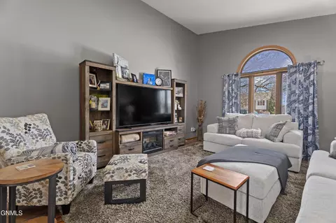 Living - 3130 Devon Dr, Bismarck, ND 58504 photo 2 of 2