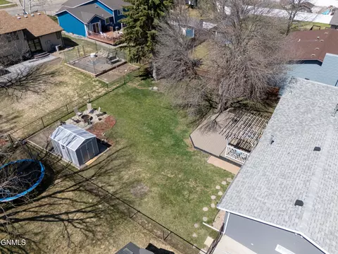 View/Area - 3130 Devon Dr, Bismarck, ND 58504 photo 3 of 4