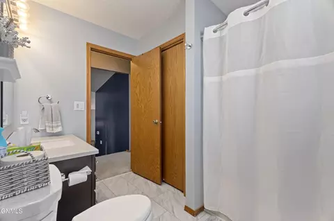 Bath - 3130 Devon Dr, Bismarck, ND 58504 photo 2 of 3