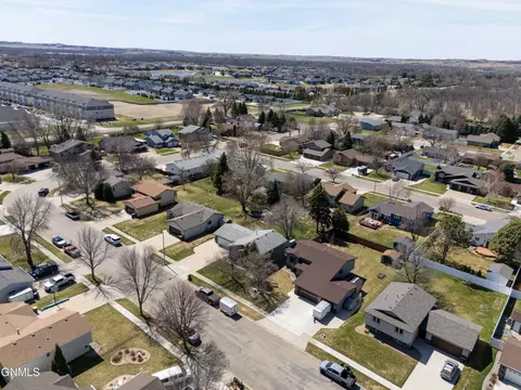 View/Area - 3130 Devon Dr, Bismarck, ND 58504 photo 1 of 4