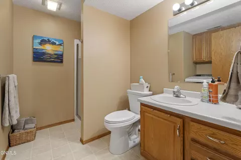 Bath - 3130 Devon Dr, Bismarck, ND 58504 photo 3 of 3