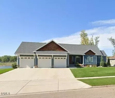 2916 Whisper Dr, Bismarck, ND 58504