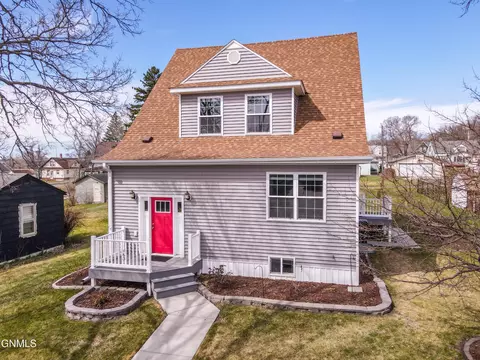 631 4th Ave NW, Valley City, ND 58072