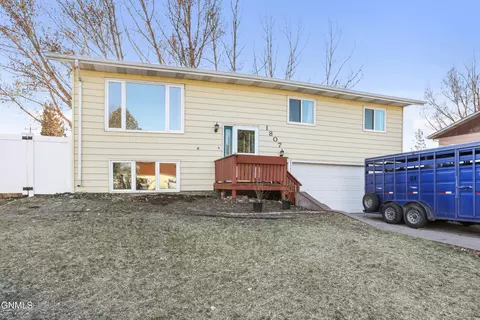 1807 8th Ave E, Williston, ND 58801