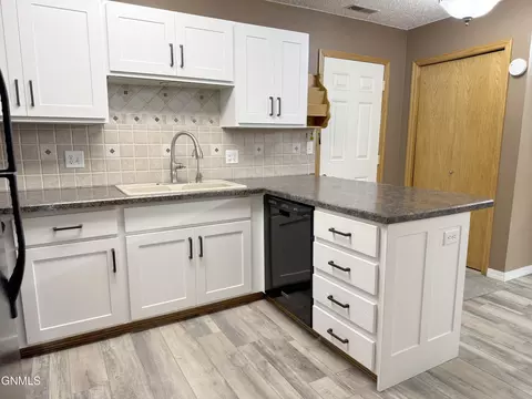 Kitchen - 1510 Cimarron Dr, Bismarck, ND 58503 photo 3 of 3