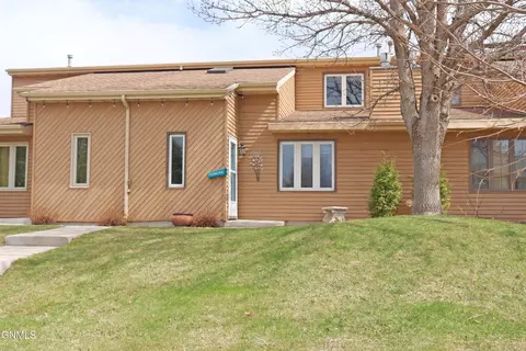 Exterior - 1510 Cimarron Dr, Bismarck, ND 58503 photo 4 of 7