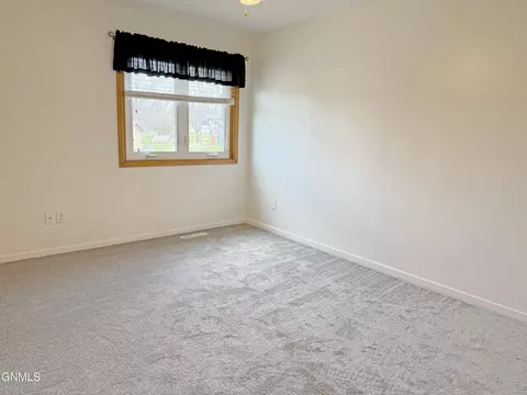 Bedroom - 1510 Cimarron Dr, Bismarck, ND 58503 photo 3 of 5