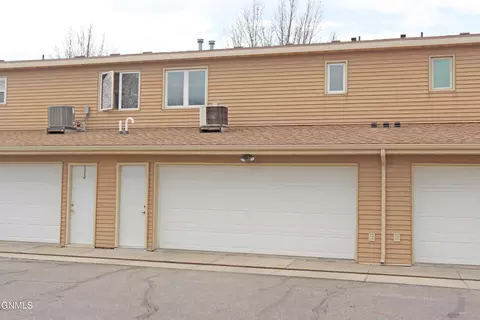 Exterior - 1510 Cimarron Dr, Bismarck, ND 58503 photo 5 of 7