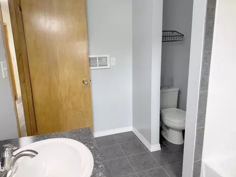 Bath - 1510 Cimarron Dr, Bismarck, ND 58503 photo 4 of 4