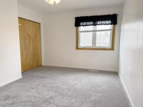 Bedroom - 1510 Cimarron Dr, Bismarck, ND 58503 photo 4 of 5