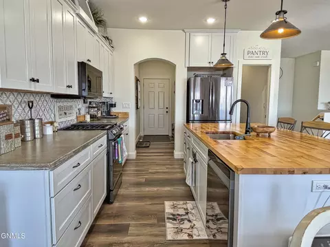 Kitchen - 2709 44th Ave W, Williston, ND 58801 photo 2 of 5