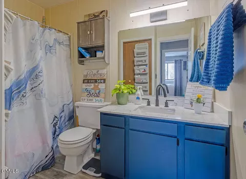Bath - 2601 17th Ct W, Williston, ND 58801 photo 2 of 2